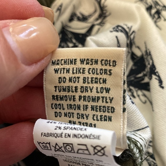 L.L. Bean Womens Shorts Khaki Chino Utility Cargo Cotton Sz 12 Gorpcore hiking - Picture 11 of 12